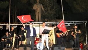Kınıklı Sanatçı Fırat Tanır'dan Mı̇llı̇ Takıma Şarkı
