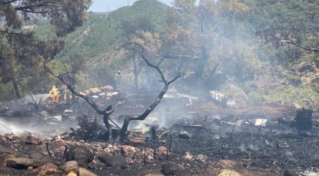 İzmir'de Makilik ve ağaçlık  alanda çıkan yangın söndürüldü