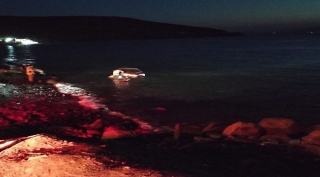 İzmir'de otomobil denize yuvarlandı: 1 yaralı