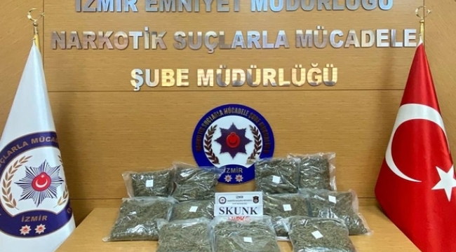  İzmir'de otoyol gişelerinde uyuşturucu operasyonu: 3 gözaltı