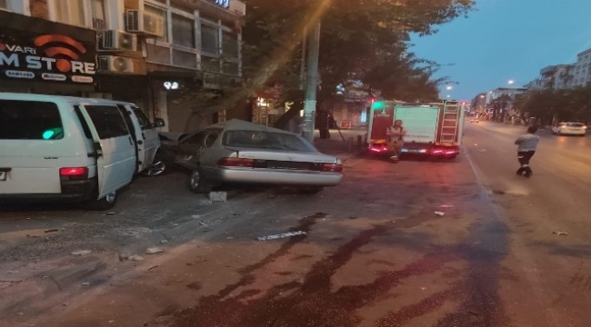 İzmir'de Trafik kazası :1 Ölü ,1 yaralı