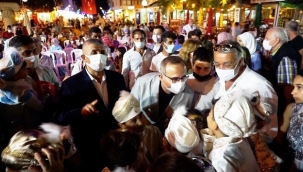 Foça'da 35 çocuk toplu sünnet şöleninde erkekliğe adım attı