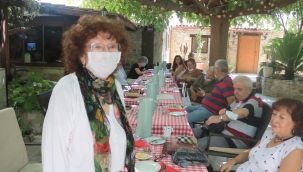 FOÇA KİTAP KULÜBÜ 15 YILDIR ÜCRETSİZ KİTAP DAĞITIYOR