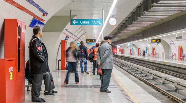 İzmir'de metro istasyonlarında ücretsiz internet dönemi başladı