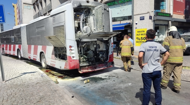 İzmir'de otobüsün motor bölümündeki patlama paniğe yol açtı
