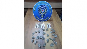 Menemen'de  Kadın  Kuaföründe uyuşturucu ticaretine operasyon