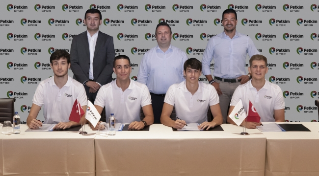Petkimspor, altyapıdan yetiştirdiği 4 oyuncusuyla profesyonel sözleşme imzaladı