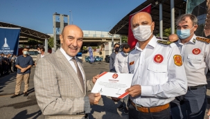 Soyer, yangın bölgesinden dönen belediye personelini ziyaret etti: