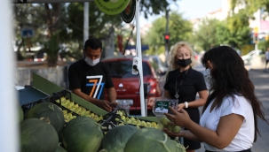 Buca'da hem üreticinin hem tüketicinin yüzü gülüyor