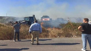 Çeşme'de sigara izmaritinden çıktığı düşünülen yangın zeytinlik alana sıçradı