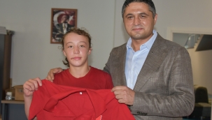 Güreşin Yıldız Milli Kızları Aliağa'da