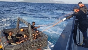 İzmir açıklarında 63 düzensiz göçmen kurtarıldı