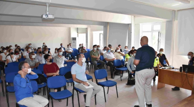 Menemen'de okul servis şoförleri yeni dönem için bilgilendirildi