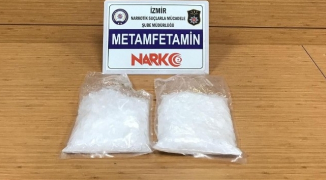 Motosiklet sürücüsünün çantasından 1 kilo uyuşturucu madde çıktı