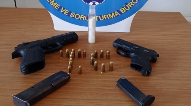 Polisin takibe aldığı şüphelilerden uyuşturucu ve silah çıktı