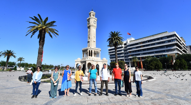 Uluslararası Kültür Zirvesi'nin konukları İzmir'i adımladı