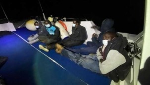 Yunanistan'ın geri ittiği 5 düzensiz göçmen kurtarıldı