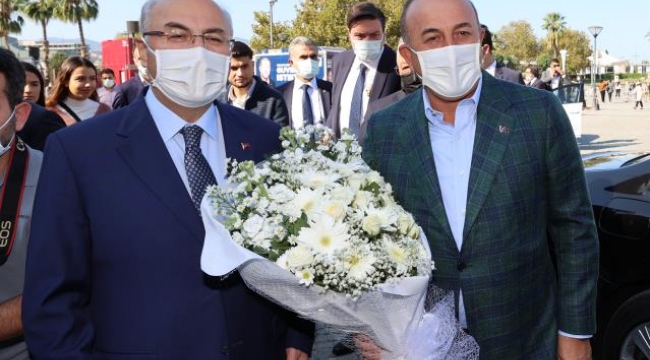 Bakan Çavuşoğlu İzmir'de