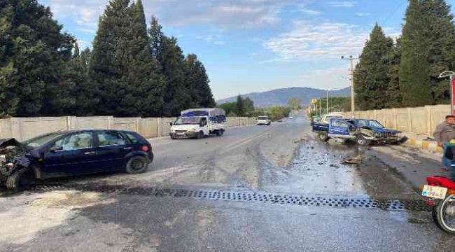 Bayındır'da feci kaza: 3 yaralı