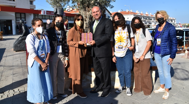 BEŞ YABANCI ÜLKEDEN ÖĞRENCİLER FOÇA'YI GEZDİLER