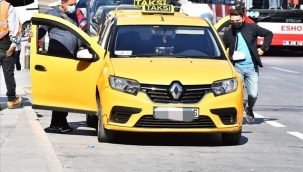 Sivil zabıta ekipleri yolcu gibi bindikleri taksileri denetledi