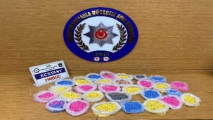 Uyuşturucu tacirleri, otoyol gişelerinde enselendi