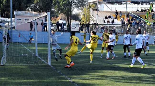 Aliağaspor FK Gollü Galibiyetlerine Manisa'da Devam Etti