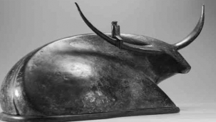 İzmir'de üç heykele saldırı