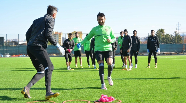 Lider Aliağaspor FK, Manisaspor Deplasmanına Hazırlanıyor