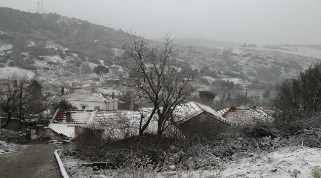 Aliağa'ya  yılın ilk karı düştü