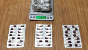 Attığı poşetten uyuşturucu çıktı