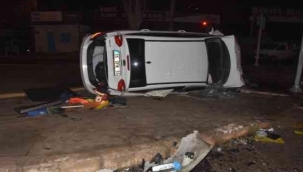 Servis minibüsüne arkadan çarptı:3 yaralı 