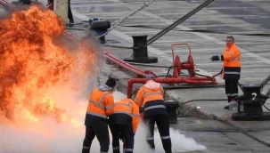 Çeşme Ulusoy Limanı'nda nefes kesen anlar