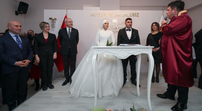 CHP Lideri Kemal Kılıçdaroğlu, Elif Karaman ve Erdoğan Demir Çiftinin Nikah Şahitliğini Yaptı