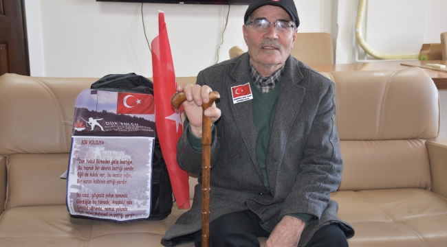 68 yaşında elinde bastonuyla Menemen'den Çanakkale'ye yürüyor