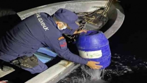 Çeşme'de kaçak deniz patlıcanı avcılığı yapan 5 kişiye suçüstü