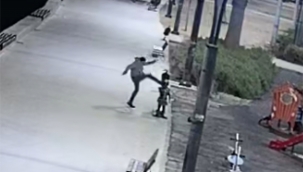 Dikili'de çocuk heykellerinin başını tekmeyle kırıp denize attı