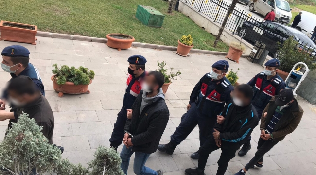 Foça'da hırsızlık olaylarına karışan 3 şüpheli yakalandı