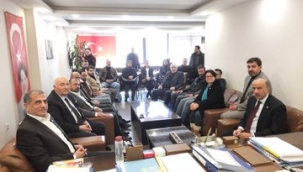 İzmir'de Çoğunluğu AK Parti'den İstifa Eden 117 Kişi İYİ Parti'ye Üye Oldu