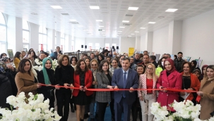 Kadının Sanata Yansıması Konulu Uluslararası Karma Sergi Kınık'ta Sanatseverlerle Buluştu