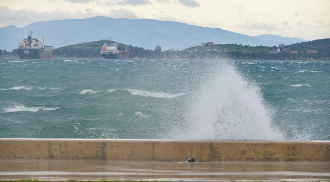 Meteorolojiden İzmir ve ilçeleri için kuvvetli rüzgar uyarısı geldi