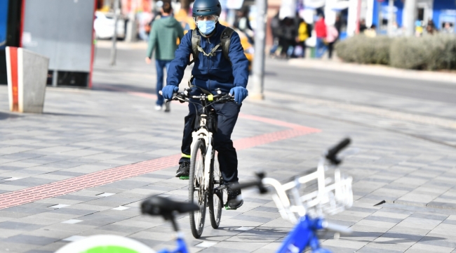 Akaryakıt Zamları İzmirlileri Bisiklete Yöneltti