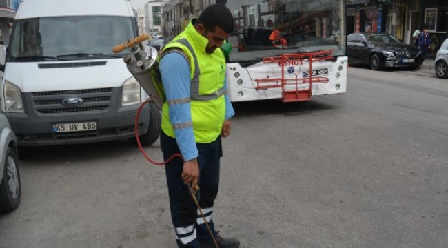 Aliağa 'da Büyükşehir Belediyesi larva mücadelesine devam ediyor 