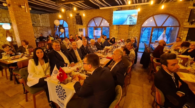 Aliağa'da Memleket Partisi  iftar yemeği verdi