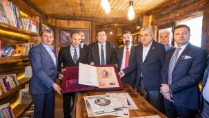 Atıkların arasındaki kitaplarla kurulan Hayat Ağacı Kütüphanesi açıldı