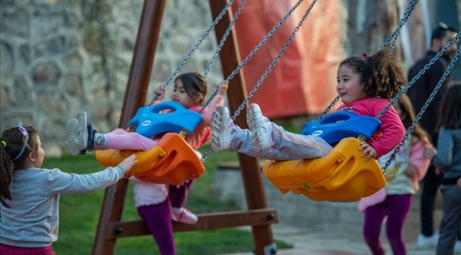 Başkan Soyer Lale Mahallesi'nin çehresini değiştiren parkın açılışını yaptı