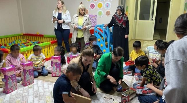 Cumhurbaşkanı Erdoğan'ın hediyeleri, çocukları sevindirdi