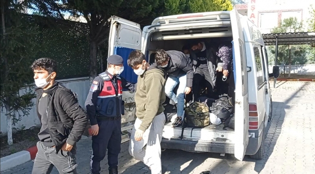 Dikili ve Kemalpaşa'da 52 düzensiz göçmen yakalandı