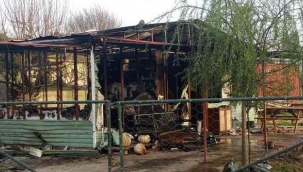 Evinin yanmasına kalbi dayanmadı