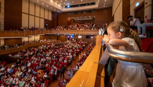İzmir Büyükşehir Belediyesi AASSM Senfoni Orkestrası ilk kez çocuklar için sahne aldı